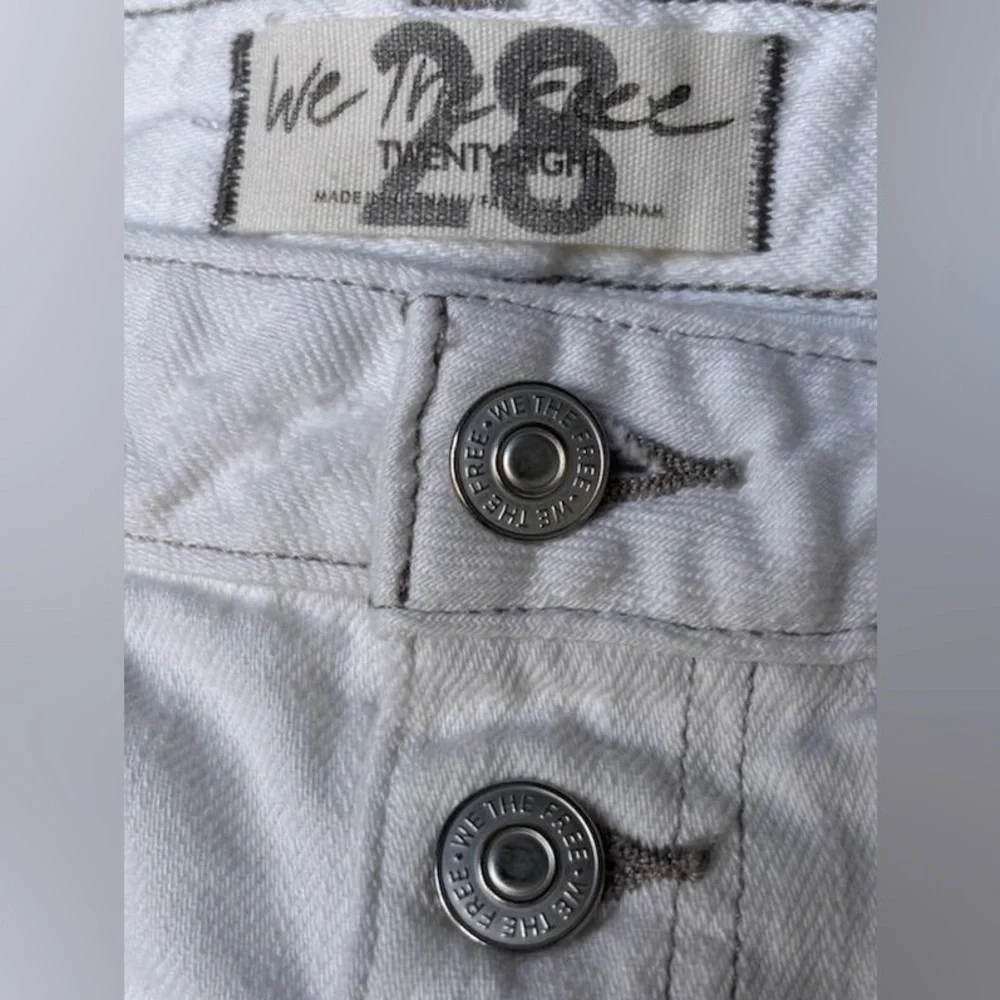 FREE PEOPLE ROMEO cuffed denim shorts Excellent Condition Size 28